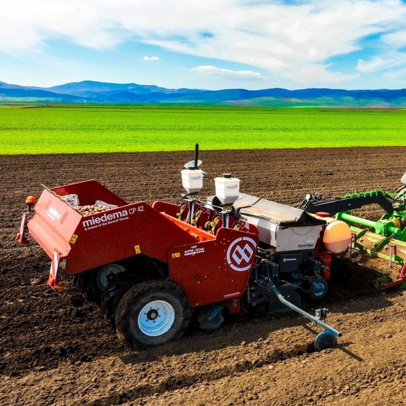 MIEDEMA-CP-pOTATO-CUP-PLANTERS_0000_20230511---Dewulf-Miedema---Baselier-Miedema-Combi---APH14---LHK02_2000x1125.jpg