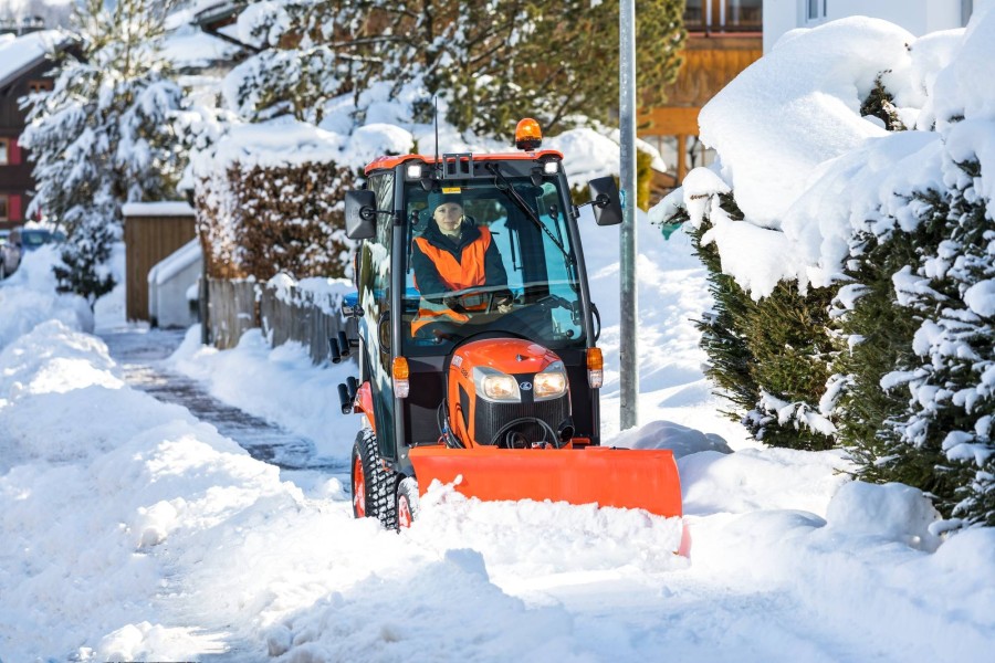 BX261_Winter_Street_Snowblade_Front2.jpg