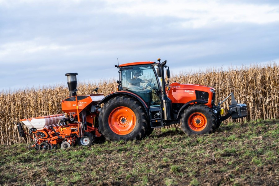 M6001_Utility_seeder_arable_side3.jpg