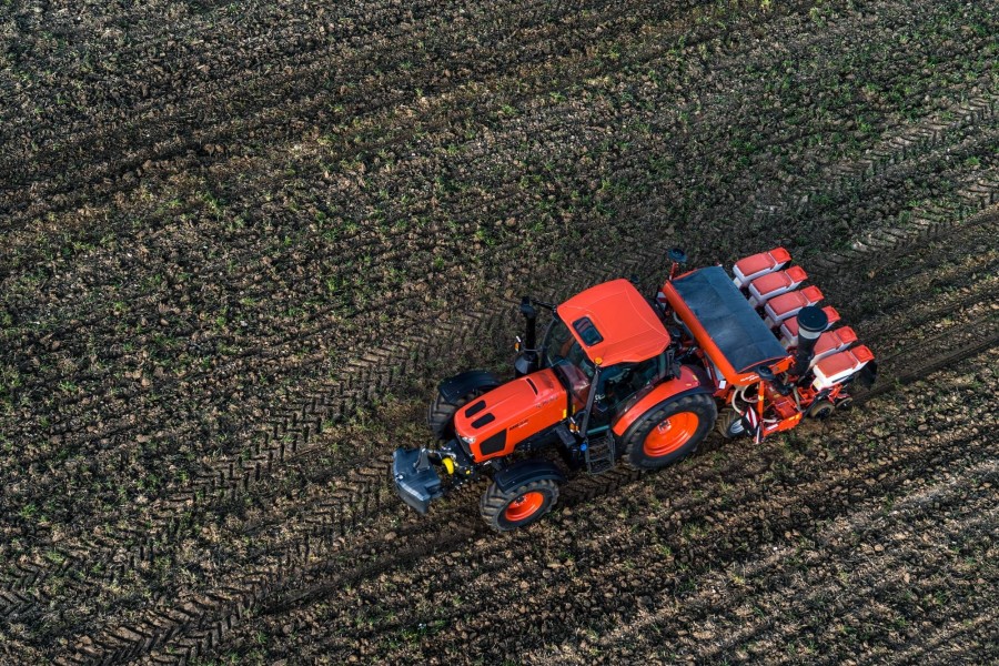 M6001_Utility_seeder_arable_top.jpg