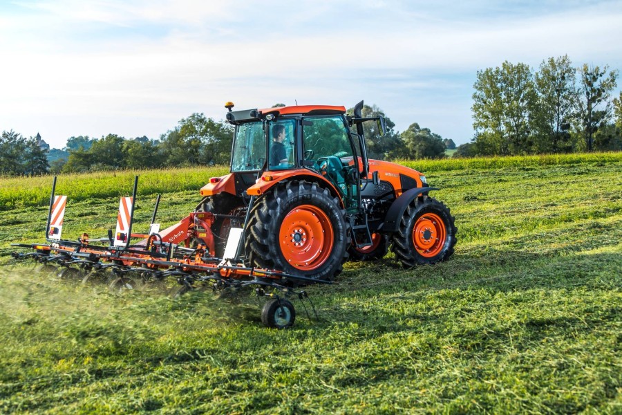 M5002_tedder_grass_rear_dynamic.jpg