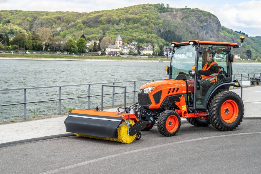 LX-Series_Street_Sweeper_Street_Side.jpg